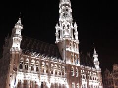 すっかり、おなかいっぱいになり。
そしてほろ酔い。

みんなに気を付けて!!って言われてたのに楽しくなって夜のブリュッセルを散策。