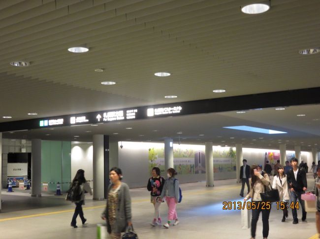 札幌駅前からススキノまで延びる大地下道。特に、冬季は地上道を歩るく人は激減して、商品店は大打撃を受けているとか。