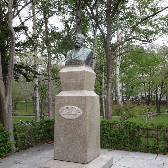 クラーク博士像。