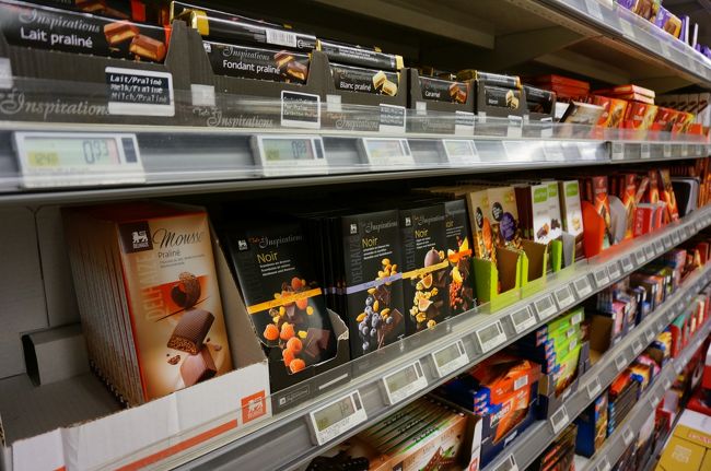 スーパーのチョコレート<br />安いので配り用のお土産に