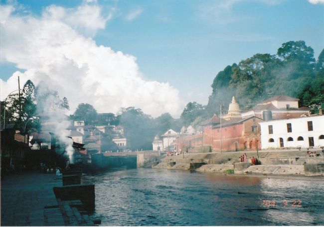 火葬されて灰になればみんな同じなのにね。。と思いつつ観光。