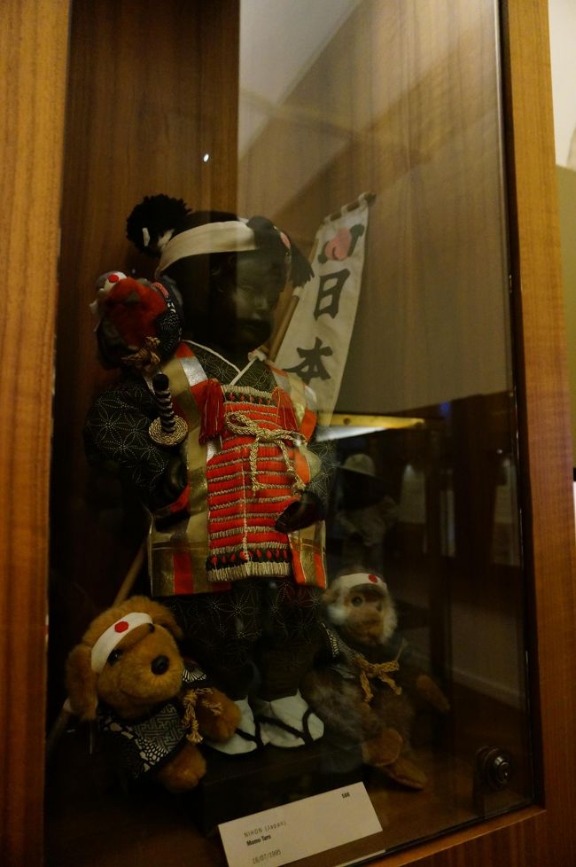 「王の家」<br />今は市立博物館<br />入館料4.00ユーロ<br />この３階にある小便小僧の衣装が・・・<br />日本の物も<br />桃太郎といくつかありました。