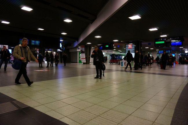 南駅へ<br />タリスでアムステルダムへ<br />2CLASS　45.00ユーロ（日本で予約してまいした。）