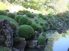 龍潭寺。天平5年（733）に行基によって開創された古刹で、井伊直弼など井伊家歴代を祀る菩提寺。