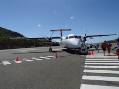 グレートバリアリーフ空港到着です！
奥の黒い小型機はプライベートジェットでしょうか。。。
ウラヤマ！