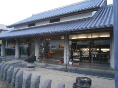 和菓子どころばいこう堂の本店です

和三盆のあられ糖をお土産に購入です