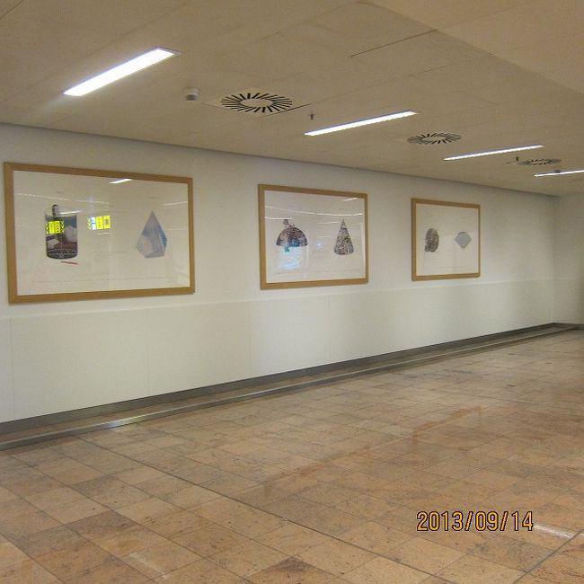 空港です。さすが芸術の国。