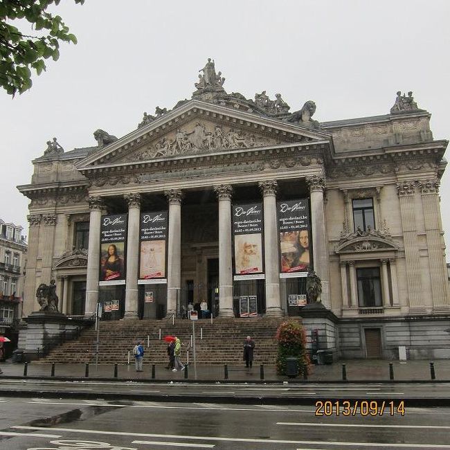 証券取引所です。<br />いい場所に建っていて、ホテルへの目印でした。