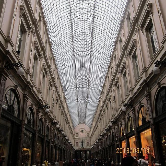 雨なのでギャラリーサンチュベールへ。<br />美しい屋根です。