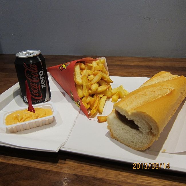 ランチはホテルに程近いフリッツランドというフライドポテト屋で。<br />美味しいんですが食べきれません。<br />サンドイッチとポテトとコーラのセットで８，５ユーロでした。