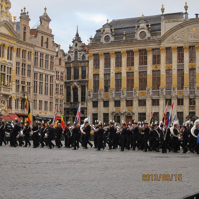 食べ友さんとの食事の待ち合わせ。６時にグランプラスでした。<br />なんかイベントやってました。