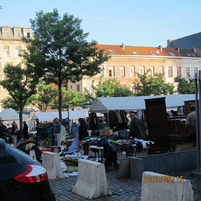 やっと到着、ジュドバルの蚤の市です。<br />相当がらくたが多くうーん、だったのですが。<br /><br />ここで鳩の陶器を買わなかったことを心底後悔しています・・<br /><br />この日は見るだけでした・・あぁ・・