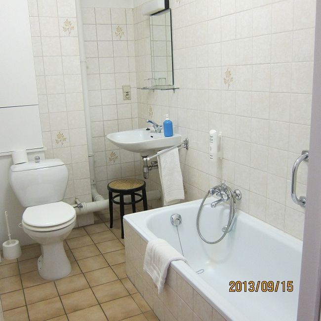 なんとバスルームが広い！バスタブ大きい！<br /><br />古い内装でしたが、掃除が行き届いており清潔で、良いホテルでした。