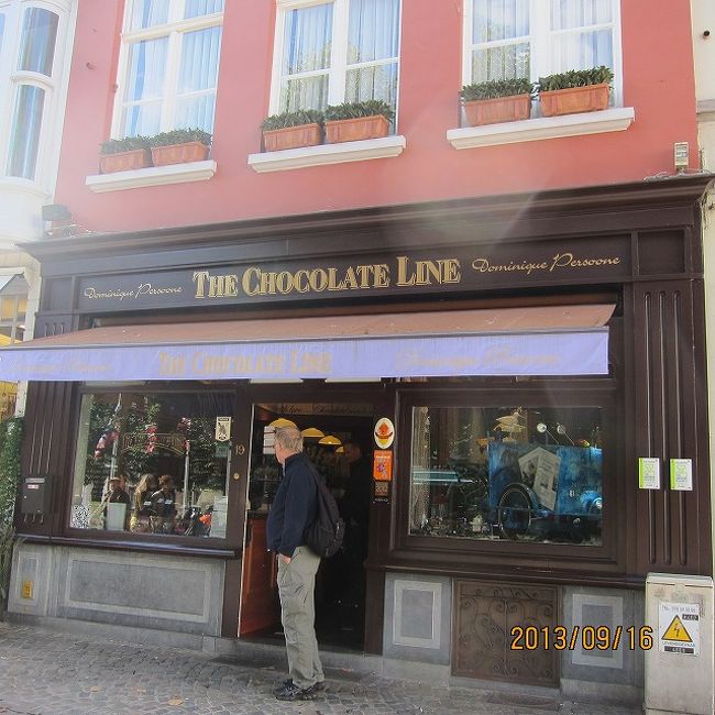 最後にチョコレートラインでチョコ購入。<br />一粒ずつ選んで箱に入れていただきます。<br />ベーコンとか、ワサビとかも購入。<br /><br />すべて美味しいんですが、やっぱり普通かいいかな。