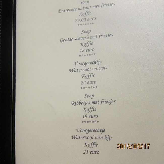 メニューはこんな感じ。分かりやすいです。<br />雰囲気はファミレスのような・・<br />一人でも全然平気なお店でした。<br /><br />ちなみに隣のお店のほうが賑わっていました。