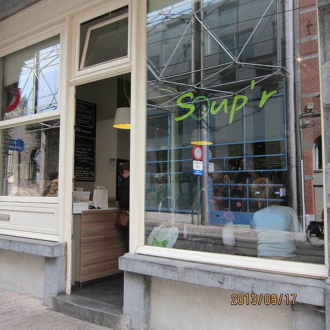 こちらで昼食をゲット。<br />スープＲです。オープン前から行列ができてました。