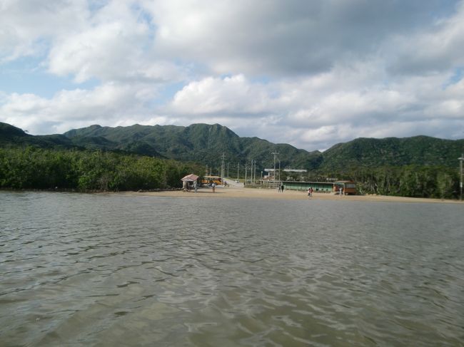 ゆっくりゆっくり、<br />のっそりのっそりと<br /><br />由布島へ向かいます。