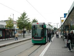 5日目午前中は市内観光。
夕方発のシリアラインでストックホルムに向かいます。
まずは、トラムに乗ってテンペリアウキオ教会へ行きます。
