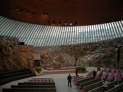 建物の内部です。しばらく椅子に座ってぼーっとしていました。
光の入り具合がすごくきれい。
ここで結婚式をしたい。