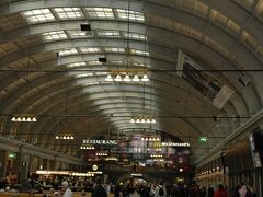 港からバスでストックホルム中央駅へ。
ホテルに荷物を預けてから中央駅の地下でストックホルムカードを購入。