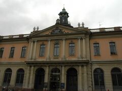 ノーベル博物館。
中には歴代受賞者の紹介などがあります。
カフェで授賞式晩餐会で出されるアイスクリームを食べられるのだけど、お腹いっぱいだったので断念。