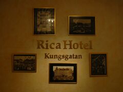 ストックホルムで宿泊したのは「Rica Hotel Kungsgatan」です。
中央駅から歩いて15分くらい。
石畳をスーツケースごろごろして歩くのが辛かった、、。
