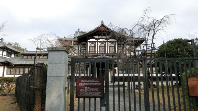 旧奈良県物産陳列所です。<br />重要文化財とのことです。