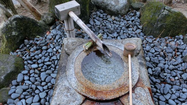 水琴屈です。<br />水を砂利にかけるとキンキン♪といい音がします。<br />