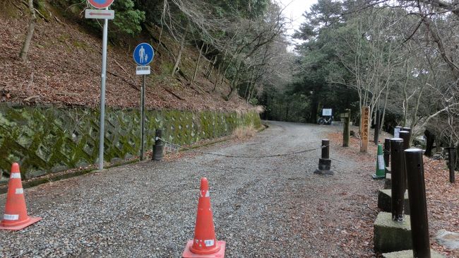 車などは通行禁止です。