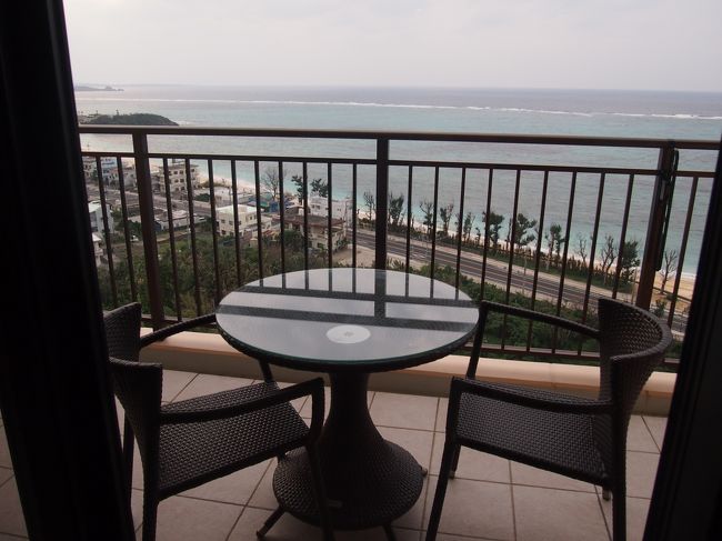 バルコニーの眺め。大晦日の夜は、４カ所の花火を同時に楽しめました。