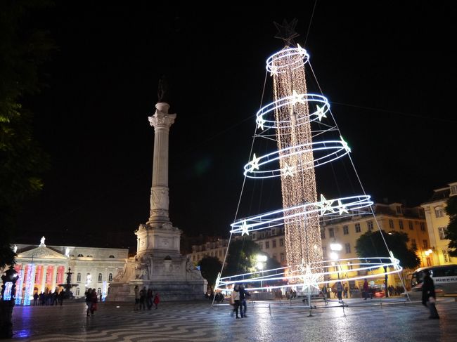 ロシオ広場にはクリスマスツリーが。
