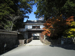 続いて、飫肥城へ。日本百名城第96番。
大手門。