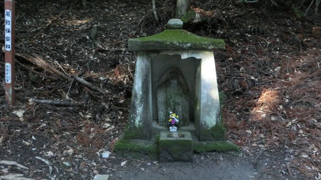 優しい顔立ちのお地蔵さんでした。<br />