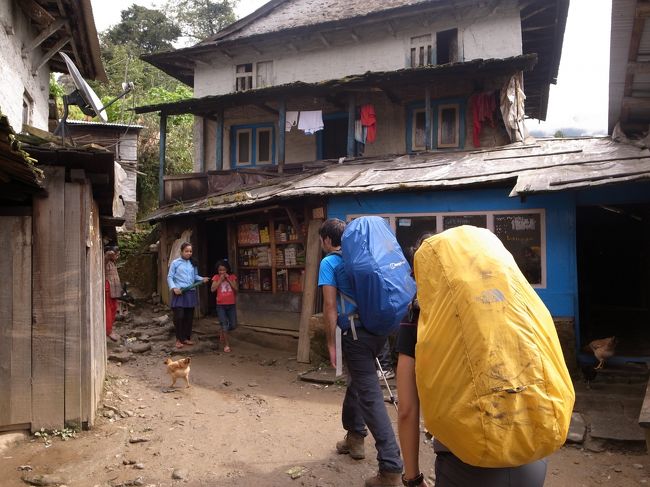 スペイン人の新婚さん<br />新婚旅行で来ていた。<br />ゴーキョ、チョラパス、カラパタールとまわるそう。