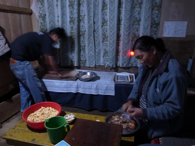 2日目　セテの宿<br /><br />ヒルが数匹部屋までついてきていた。きもすぎ。<br />ライターで駆除。<br /><br />だいたいみんな同じ日程で、なんとなく知り合いになる。<br />初ネパールでノーガイド、ノーポーター？すごいね！<br />みんなに、ストロングガールと呼ばれる。うれしい。<br /><br />ケガは絶対しないように、朝早く出てゆっくり歩こうと常に慎重。<br />調子に乗るとやらかしちゃいそう…