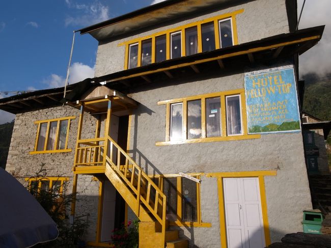 5日目　ブクサ<br /><br />天気もよいし、服を洗いたい！と思って、外に水道がついているこちらの宿に泊まることにした。<br /><br />窓ぎわで景色もいい。シャワーも快適。<br />DIYな佇まいから、ご主人が凝り性なのがうかがえた。<br />ご主人もおくさんもとても感じがよくて、お気に入りの宿。<br />息子さんは日本の専門学校に行っているらしい。<br />みそ汁をあげたら喜んでくれた。