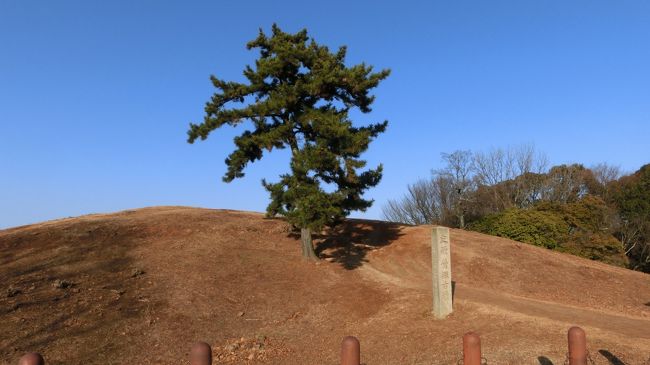 史跡鶯塚古墳。<br />古墳時代中期の全長103ｍの前方後円墳らしいです。<br />