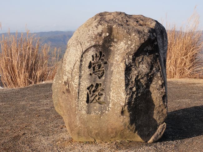 鶯陵の碑です。<br />1733年に墳丘上に建てられたもので後円部に位置しています。<br />