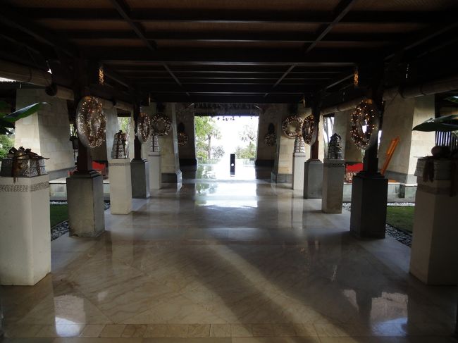 東南アジアのリゾートらしいロビーです。