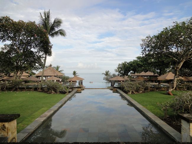 ロビーから正面に見える海です。