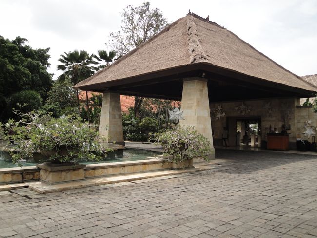 ホテルのエントランス