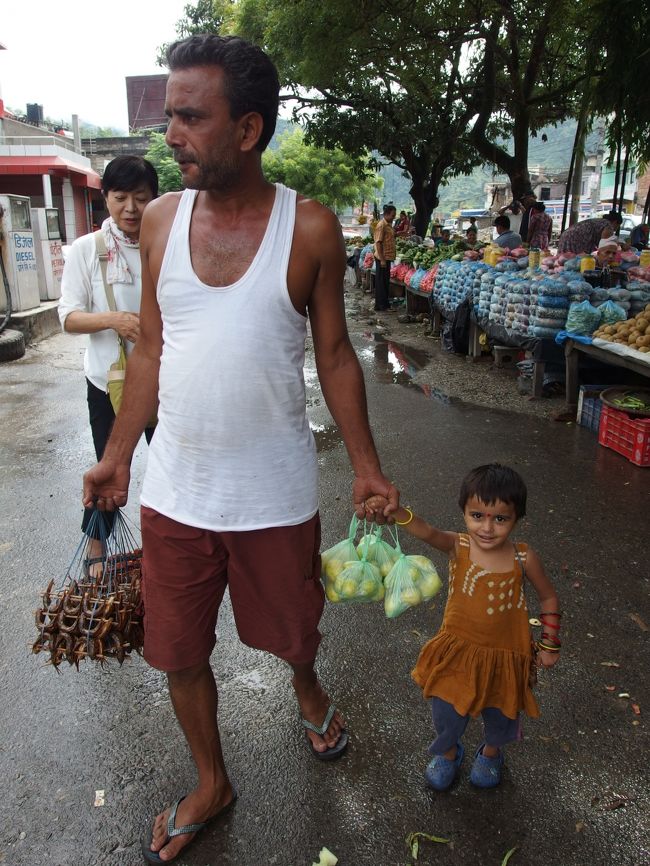 かわいい〜〜<br />お父さんとお買い物だね