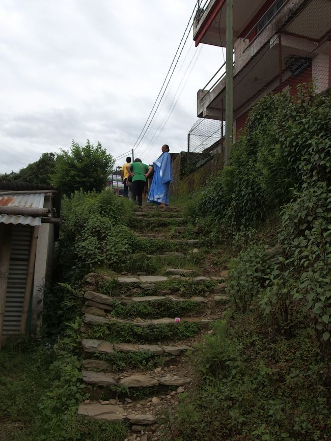 ほとんど車で行けますので最後だけ<br />ちょっと登ります。３０分くらい