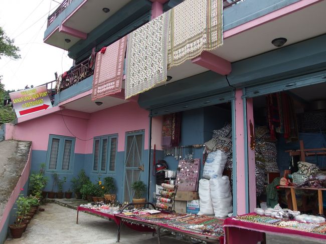 お土産屋さん<br />のテラスにお邪魔しました