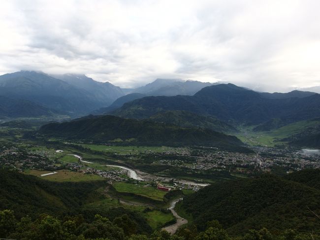 う〜〜ん、この向こうにヒマラヤ山脈が・・・