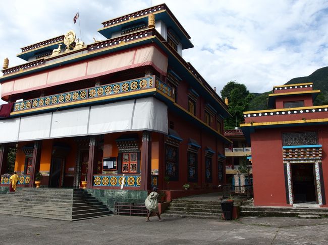 チベット仏教のお寺？<br />お土産もカーペットや宝石、アンモナイトの化石など売ってました