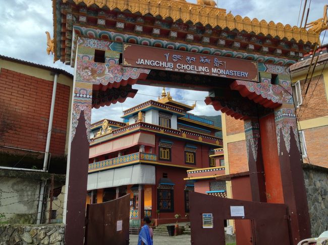 カラフルな門ですね