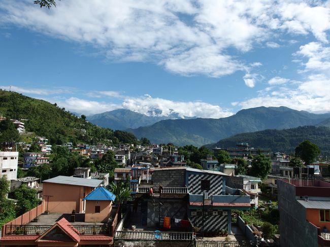 高台にあるビンドゥーバシニ寺院に登った時<br />かすかにマチャプチャレが見えましたヽ(^。^)ノ