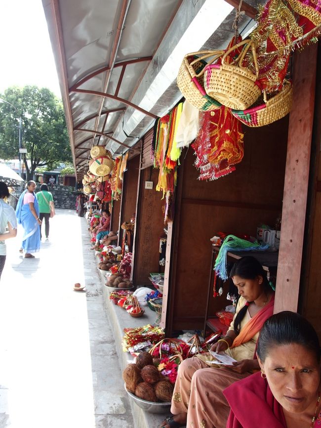 オールドバザールです<br /><br />さて、朝の散策はこれまでにして家に戻り朝食を取りボランティアへ