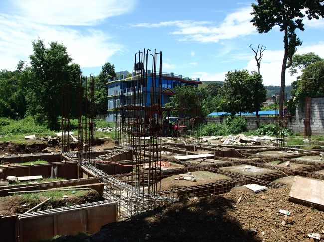 これは現在建築中の新しい教会<br />日本からの援助で建ててます